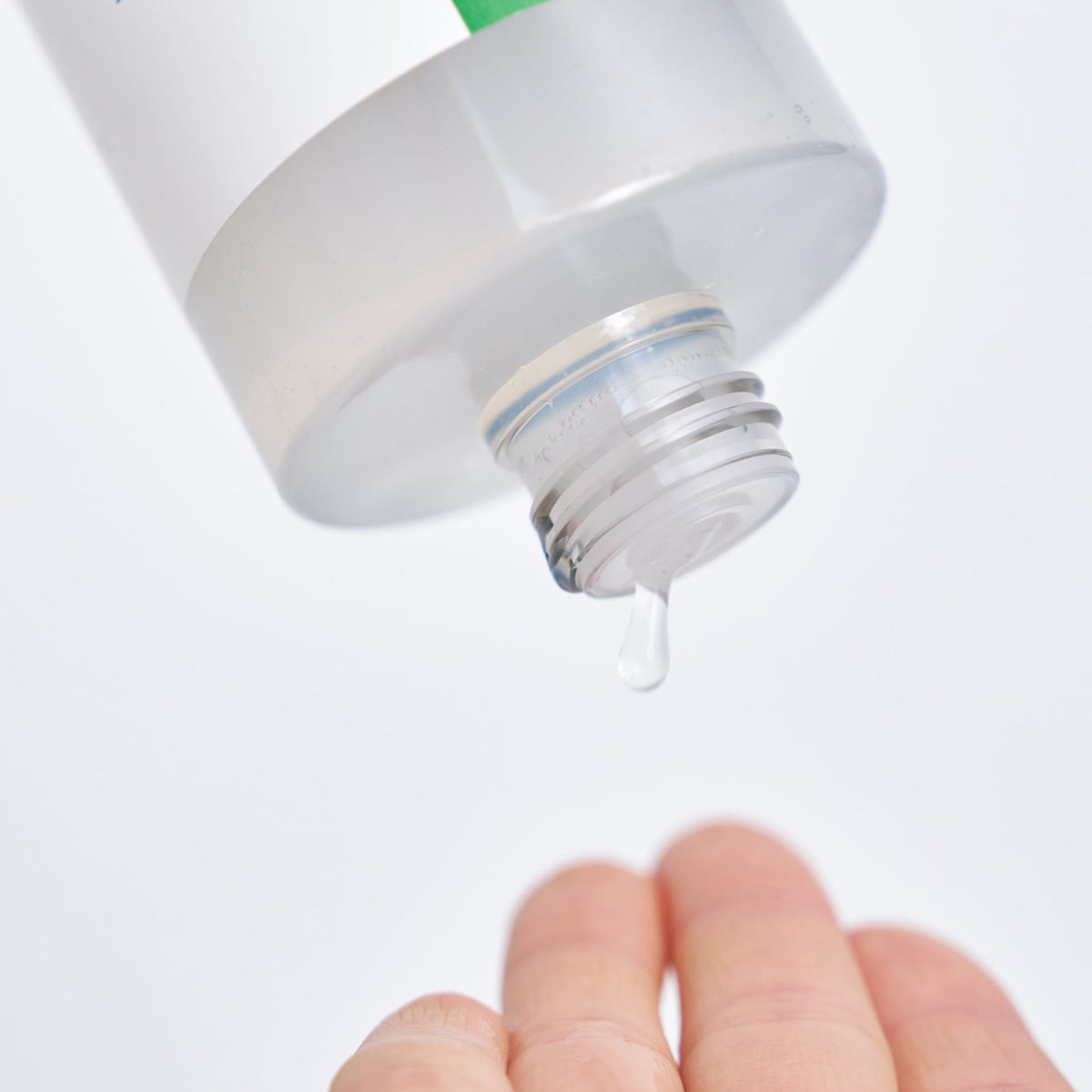 EQQUALBERRY Swimming Pool Toner – Korean hydrating toner for dry, tired, and dehydrated skin. Texture