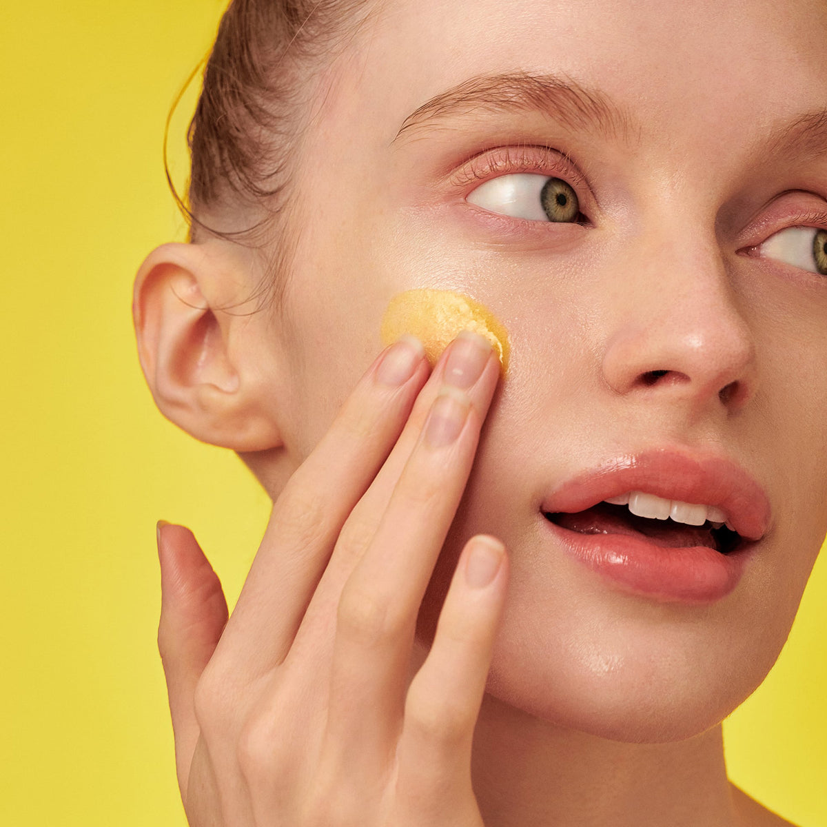 EQQUALBERRY Vitamin Illuminating Serum – Korean brightening serum with vitamin C for radiant, glowing skin. Texture