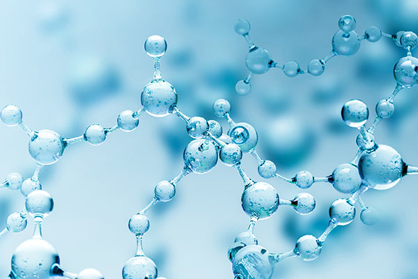 Hyaluronic acid in Korean skincare – lightweight, non-irritating moisture boost for sensitive and oily skin in UAE