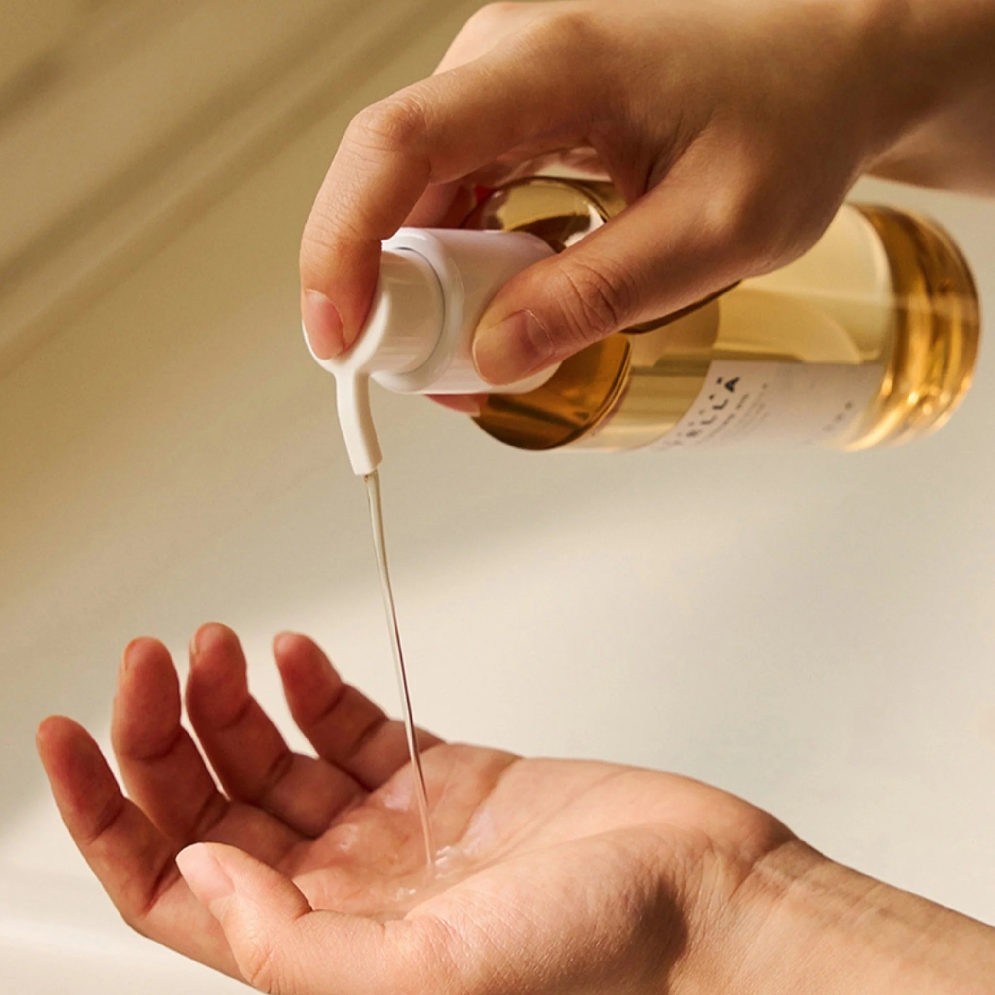 Madagascar Centella Light Cleansing Oil (200ml)