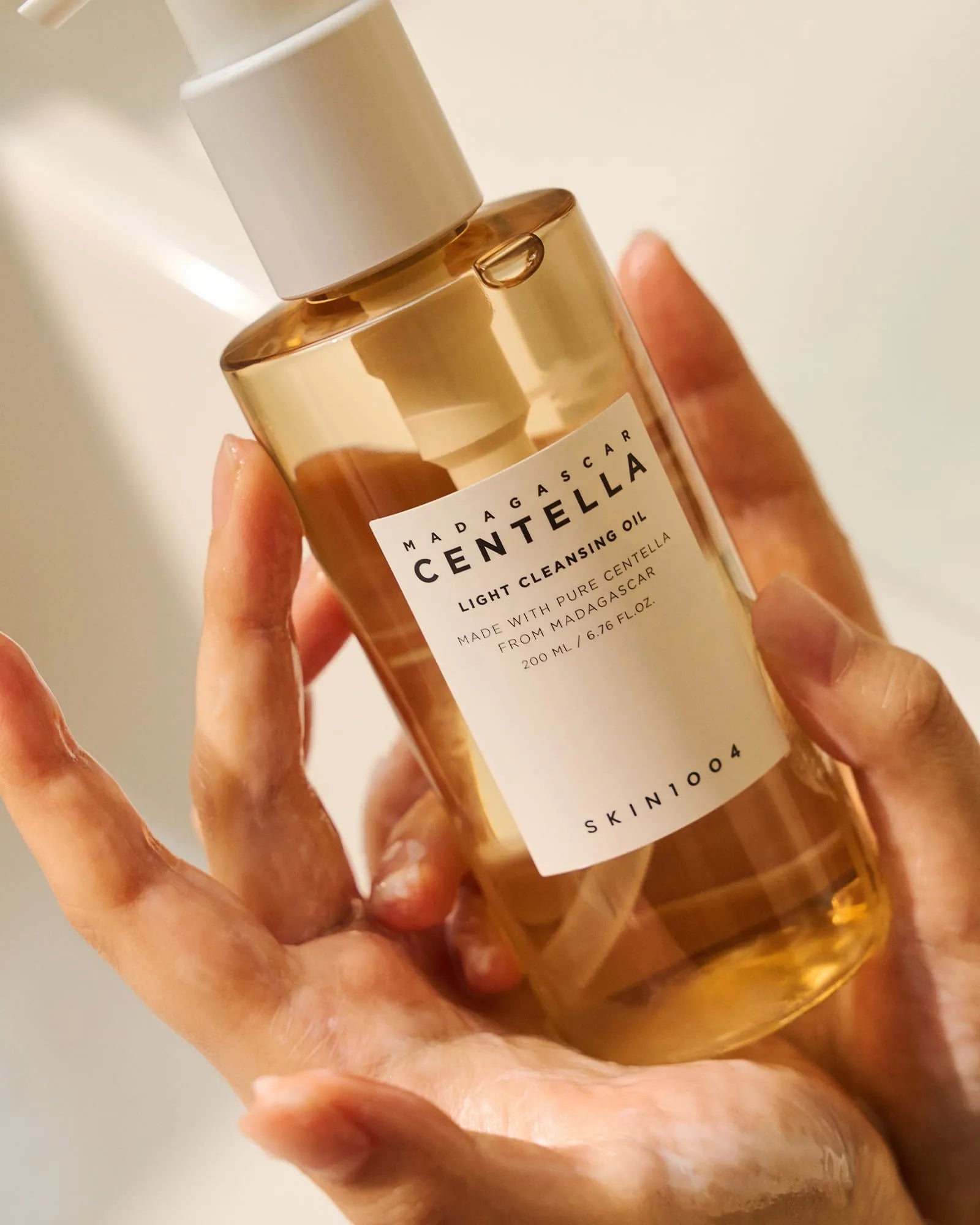 Madagascar Centella Light Cleansing Oil (200ml)