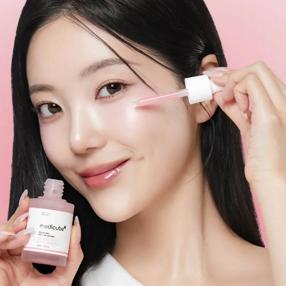Woman applying Medicube PDRN Pink Peptide Glow Serum 30mL – Brightening serum UAE
