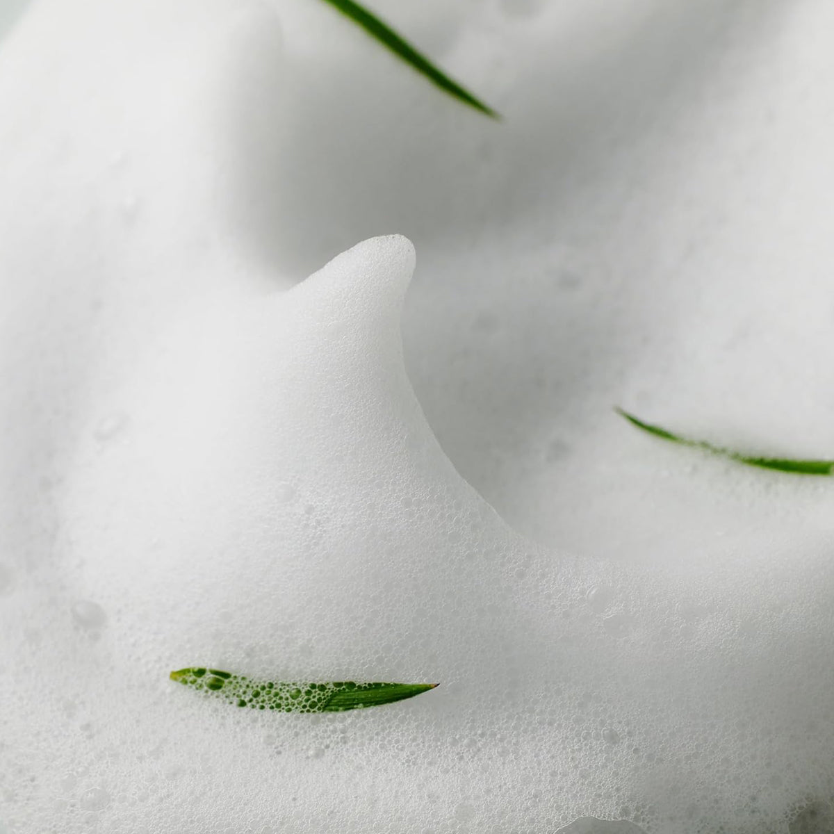 SOME BY MI 30 Days Miracle Acne Clear Foam – Korean exfoliating facial cleanser with AHA BHA PHA for oily and blemish-prone skin in UAE. Texture