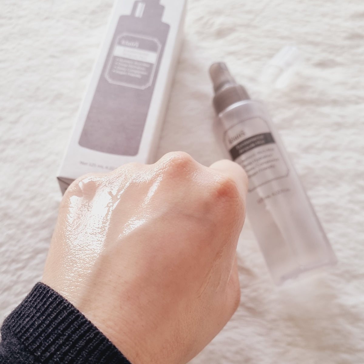 Dear Klairs Fundamental Ampule Mist 125mL – Hydrating Korean face mist for oily and sensitive skin in Dubai and UAE. On skin