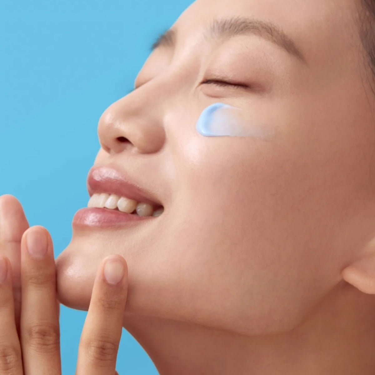 dear KLAIRS Midnight Blue Calming Cream – Korean soothing cream for irritated, sensitive, or acne-prone skin. Shop online in Dubai at Mirae Beauty Hub UAE. On skin