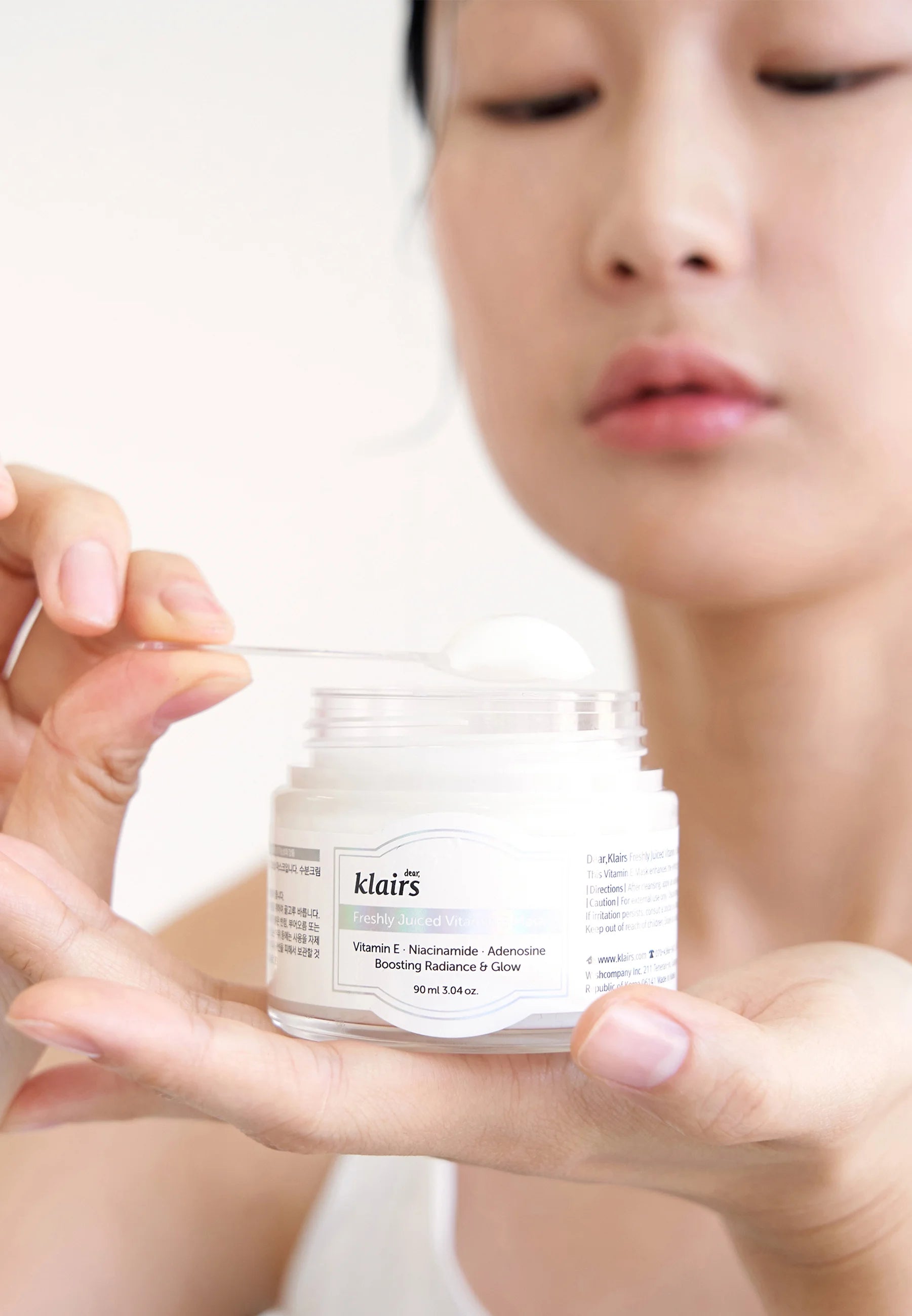 Dear KLAIRS Freshly Juiced Vitamin E Mask – hydrating Korean sleeping mask that brightens, soothes, and nourishes skin overnight with Vitamin E and Niacinamide. Texture