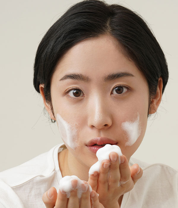 dear KLAIRS Rich Moist Foaming Cleanser (100mL)